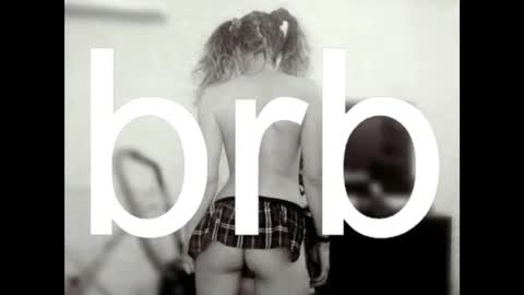 Snapshot of ella_ellasi chatting on March 29, 2026, 2:00 am Ella Give it a thumbs up please its important online show from March 29, 2026, 2:00 am