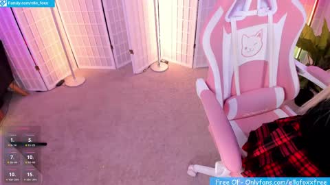 Snapshot of ella_foxx chatting on June 3, 2026, 4:04 am ella_foxx online show from June 3, 2026, 4:04 am