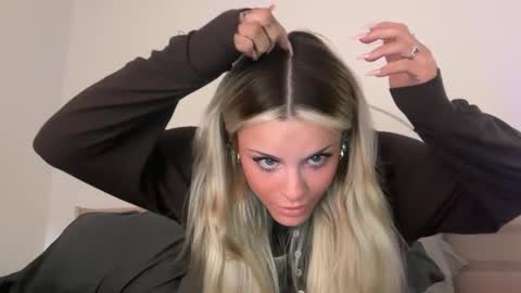 Snapshot of ella_hill chatting on February 4, 2026, 4:29 am Ella online show from February 4, 2026, 4:29 am