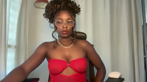 Snapshot of ella_laurel chatting on January 19, 2026, 10:08 am Ella online show from January 19, 2026, 10:08 am