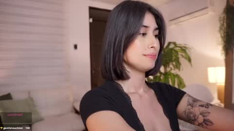 ELLA OWEN online show from May 22, 2026, 3:35 am