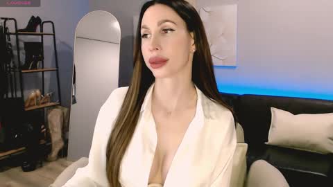 Snapshot of ella_sea chatting on May 30, 2026, 5:48 am Ella online show from May 30, 2026, 5:48 am