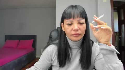 Ella online show from October 22, 2025, 10:04 am