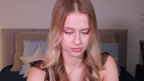 Ella online show from February 22, 2025, 7:36 pm