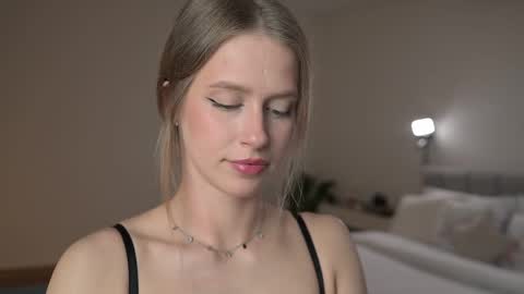 Snapshot of ella_twinkle chatting on June 6, 2026, 6:45 pm Ella online show from June 6, 2026, 6:45 pm