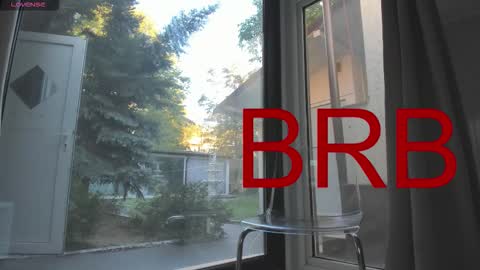 ella_vee online show from September 21, 2025, 4:47 am