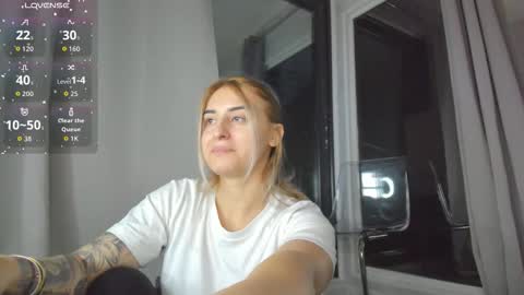 ella_vee online show from October 10, 2025, 3:49 am