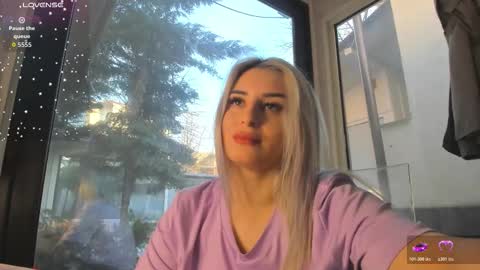 Snapshot of ella_vee chatting on March 4, 2026, 5:57 am ella_vee online show from March 4, 2026, 5:57 am