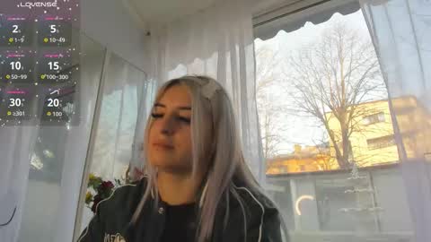 Snapshot of ella_vee chatting on March 17, 2026, 5:44 am ella_vee online show from March 17, 2026, 5:44 am