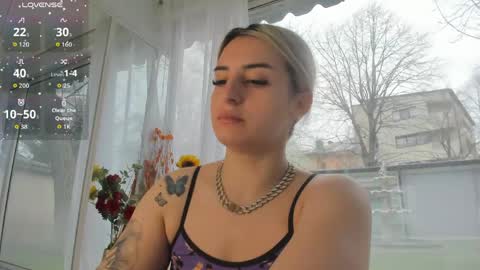Snapshot of ella_vee chatting on April 1, 2026, 5:30 am ella_vee online show from April 1, 2026, 5:30 am