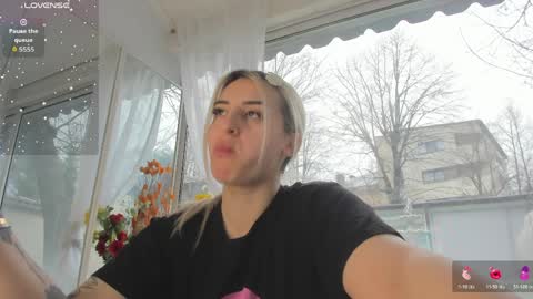 Snapshot of ella_vee chatting on April 4, 2026, 4:55 am ella_vee online show from April 4, 2026, 4:55 am