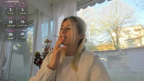 Snapshot of ella_vee chatting on April 7, 2026, 5:08 am ella_vee online show from April 7, 2026, 5:08 am