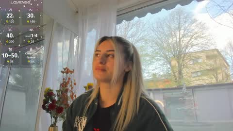 Snapshot of ella_vee chatting on April 8, 2026, 5:29 am ella_vee online show from April 8, 2026, 5:29 am