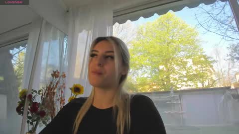 Snapshot of ella_vee chatting on April 16, 2026, 5:41 am ella_vee online show from April 16, 2026, 5:41 am