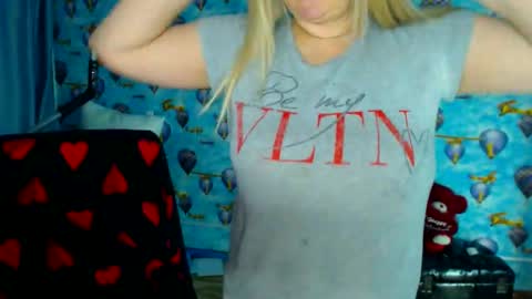  IsaBella  online show from December 22, 2025, 4:15 pm