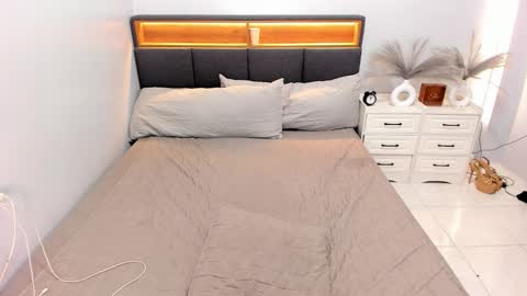 Snapshot of ellabrown_ chatting on February 17, 2026, 4:09 am SINGLE PO online show from February 17, 2026, 4:09 am