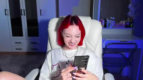 ellales online show from October 1, 2025, 8:42 am