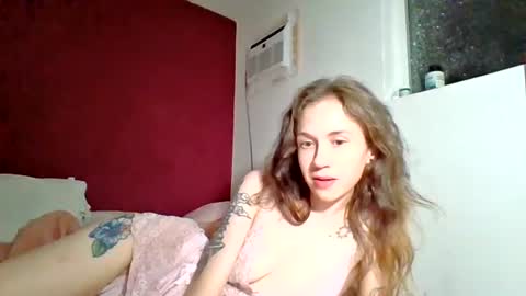 Snapshot of ellamae2000 chatting on July 25, 2026, 7:28 am ellamae2000 online show from July 25, 2026, 7:28 am