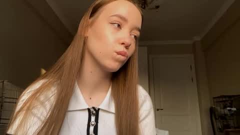 Snapshot of ellamenas chatting on October 3, 2025, 1:19 pm Ella online show from October 3, 2025, 1:19 pm