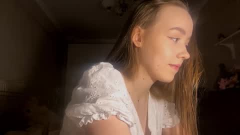 Snapshot of ellamenas chatting on October 4, 2025, 3:32 pm Ella online show from October 4, 2025, 3:32 pm