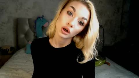 ellamilla online show from April 7, 2026, 12:49 pm