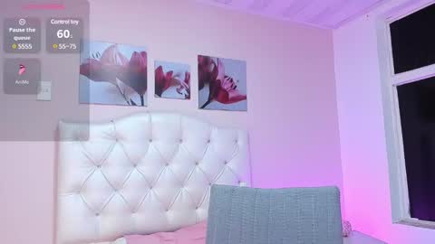 ellarosee_ online show from February 22, 2025, 7:47 pm