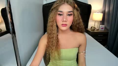 Sophia online show from December 2, 2024, 6:21 pm