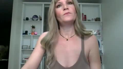 Elle online show from January 14, 2026, 11:20 pm