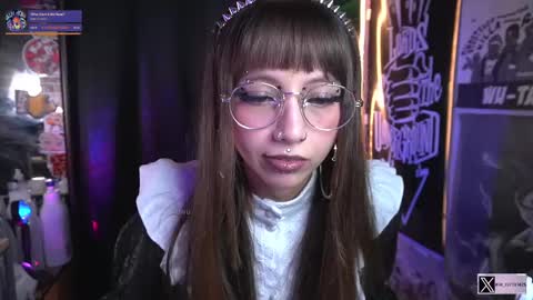 follow me on instagram .    online show from September 17, 2025, 2:52 pm