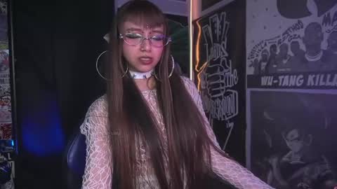 Snapshot of elle_uwu chatting on May 22, 2026, 7:41 pm follow me on instagram . online show from May 22, 2026, 7:41 pm