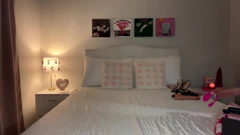 Ellebby7 online show from December 19, 2024, 3:51 am