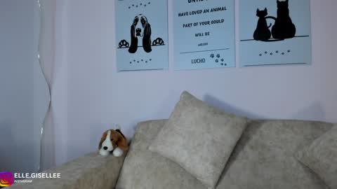 Snapshot of ellegisellee chatting on February 7, 2025, 10:40 am Yiss online show from February 7, 2025, 10:40 am