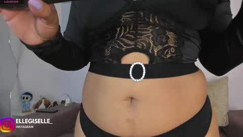 Snapshot of ellegisellee chatting on September 29, 2025, 3:11 am Yiss online show from September 29, 2025, 3:11 am