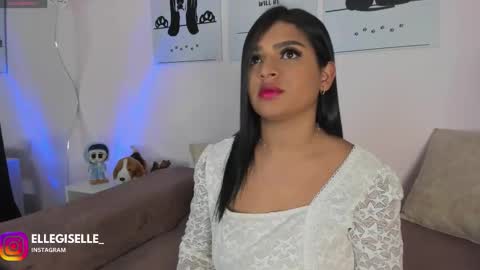 Snapshot of ellegisellee chatting on October 16, 2025, 3:07 am Yiss online show from October 16, 2025, 3:07 am