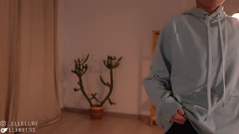 Linda Restrepo online show from February 1, 2025, 1:02 am