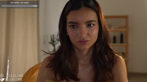 Linda Restrepo online show from February 4, 2025, 9:20 pm