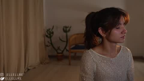 Linda Restrepo online show from February 6, 2025, 2:44 am