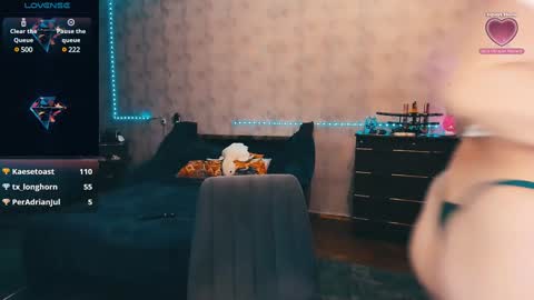 Elli   NEXT STREAM      online show from December 4, 2024, 10:08 pm