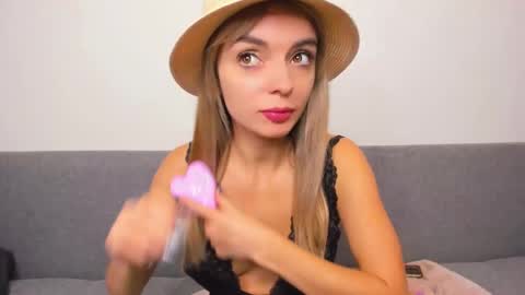 ellen_flow online show from March 9, 2025, 2:54 pm