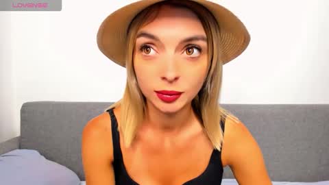 ellen_flow online show from September 17, 2025, 7:59 pm