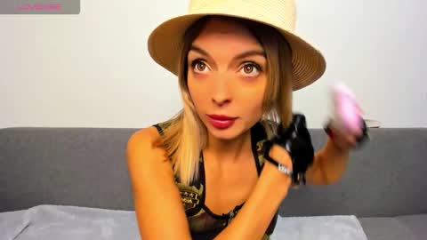 ellen_flow online show from October 30, 2025, 9:15 pm