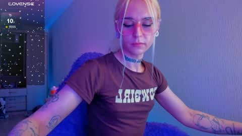 Snapshot of elli_26 chatting on April 10, 2026, 4:12 pm Ellie online show from April 10, 2026, 4:12 pm