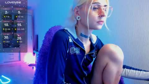 Snapshot of elli_26 chatting on July 8, 2026, 2:43 pm Ellie online show from July 8, 2026, 2:43 pm