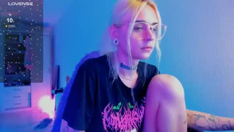 Snapshot of elli_26 chatting on July 13, 2026, 4:10 pm Ellie online show from July 13, 2026, 4:10 pm