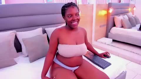 ELLIE online show from July 24, 2026, 7:01 pm
