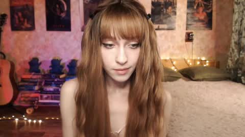 Snapshot of ellie_friendly chatting on December 6, 2024, 2:46 am ellie_friendly online show from December 6, 2024, 2:46 am