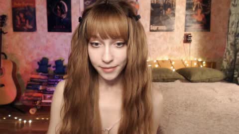 Snapshot of ellie_friendly chatting on December 21, 2024, 3:25 am ellie_friendly online show from December 21, 2024, 3:25 am