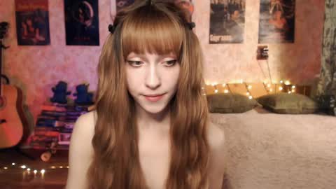 Snapshot of ellie_friendly chatting on December 23, 2024, 1:29 am ellie_friendly online show from December 23, 2024, 1:29 am