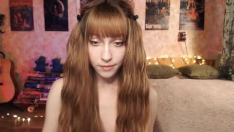 Snapshot of ellie_friendly chatting on December 23, 2024, 4:33 am ellie_friendly online show from December 23, 2024, 4:33 am