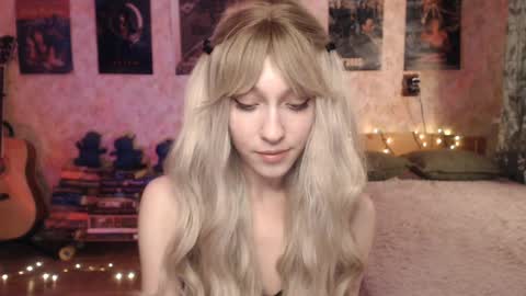 Snapshot of ellie_friendly chatting on January 15, 2025, 12:15 pm ellie_friendly online show from January 15, 2025, 12:15 pm
